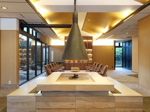 �͘F���̂��郍�r�[���E���W