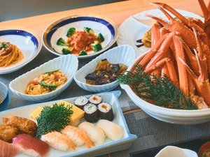 和洋中バイキング、カニやステーキなどが食べ放題♪