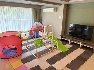 『ママーズスイートルーム』お子様の遊具が充実。3世代でも泊まれる快適な広いお部屋です★
