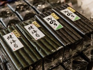 【売店】営業時間:8:00〜20:30 地元産のお土産や地酒等、数多く取り揃えております。