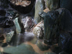 浴場に注がれる美人の湯
