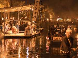 【白秋祭】白秋祭の名物「水上パレード」