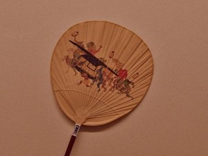 100年長持ちする“使う工芸品”「渋うちわ」を1つプレゼントいたします。