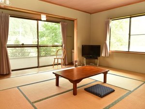 【和室10畳 角部屋】塩原の山々を一望でき、日当たりも良好
