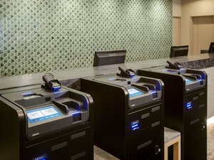 自動チェックイン機