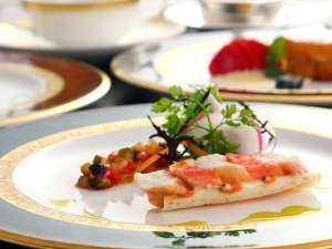 月替わりで楽しめる彩り鮮やかお洒落なフレンチ(一例)