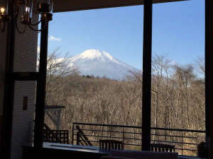 1階リビングからの富士山眺望