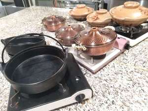 お鍋はしゃぶしゃぶ用、すき焼き用、土鍋をご用意、カセットコンロも3個ご用意