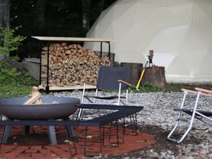 【ファイヤーピット】焚火は夜7時〜9時、施設側でご用意します。※雨天中止