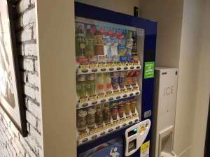 館内に自販機を設置しています
