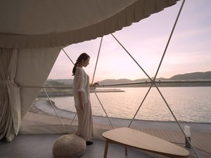 ドームテントの目の前は、海。波打つ音が聞こえます。