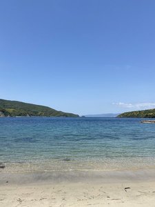 施設から徒歩3分ほどにある「レインボービーチ」遠浅のため、お子様での安心です。