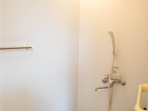 各客室に備え付けてある、水回りコンテナ内には、シャワールームもございます。