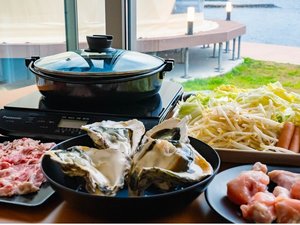 11月より冬メニューでの夕食提供。岩牡蠣「春香」や隠岐牛が入ったお鍋です。
