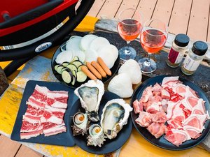 春、夏の期間はBBQでの提供になります。岩牡蠣や、隠岐牛カルビ、シマメ(イカ)が入っています。