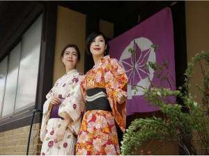 かわいいリネン用色浴衣もご用意しています。サイズもS〜LLまで♪着付けもお楽です。