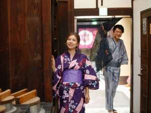通り庭に涼風が吹きぬける京町屋へようこそ♪足を踏み入れると