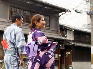 夏の京都を男女色浴衣で♪