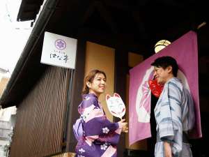 京都の夏は、祇園祭から始まります。色浴衣と下駄がけで山鉾見物は、徒歩で♪