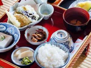 ���i�������