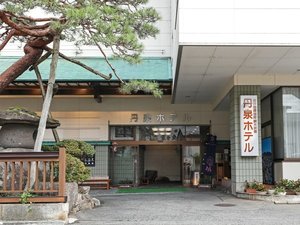 丹泉ホテルの外観(正面)。