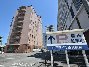 駐車場は普通乗用車専用の先着順となります。