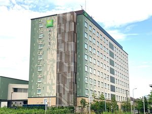 新浦安駅から、無料シャトルバス、ローカルバス、タクシーで約5分程の立地です。