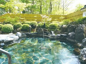 【露天風呂】自然の空気を感じながら、癒しのひとときを。