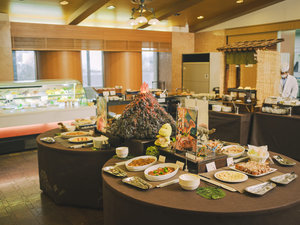 【夕食・バイキング】目の前で仕上げる実演料理や、多彩なメニューをご堪能できます!