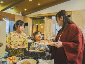 【夕食・バイキング】家族みんなで楽しめる、大満足のバイキングです♪