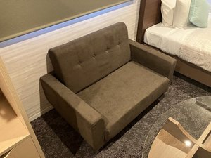 【コンテナルーム】ソファベッドを採用しており最大3名様まで快適にご利用いただけます。