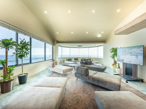 【ラウンジ本館】絶景サンセットがご覧頂けるオーシャンビューラウンジ