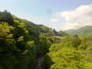甲州に広がる雄大な山々が心を落ち着かせます
