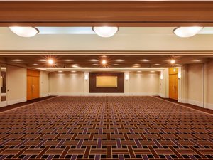 宴会場併設(有料) 会議・懇親会など様々な用途でお使いいただけ、宴会後の宿泊にも最適なホテルです