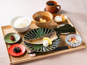 焼鯖と3つの小鉢