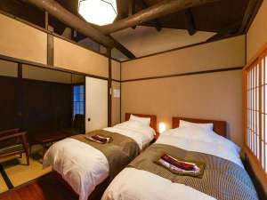 【京都府京都市内内河原町・烏丸・大宮周辺の民泊・古民家・京町屋一棟貸し切りの宿】洛龍菴 壬生どうだん・もみじ