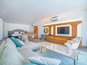 �W���j�A�X�C�[�g