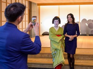 舞台興行のあとは、写真も