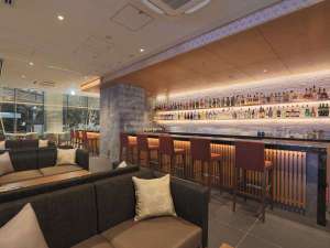 【1階カフェ&バーALL oar】世界各国のお酒を集めた、大人の為のバー空間、夜限定のメニューもございます。