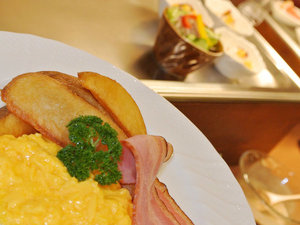 軽朝食はブッフェ形式です。