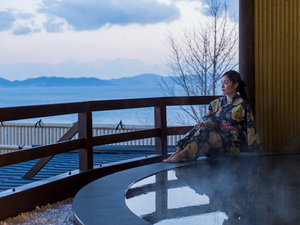 【露天風呂 天祥の湯】朝焼け、夕焼け、月見風呂、星見風呂と様々なシーンでお楽しみいただけます