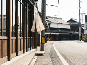 【フロント棟ー外観】どこか懐かしいふるさとのような温かさでお出迎え致します