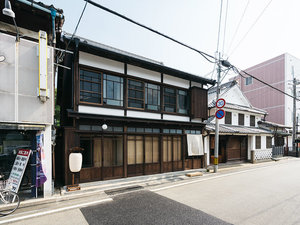 【フロント棟ー外観】どこか懐かしいふるさとのような温かさでお出迎え致します