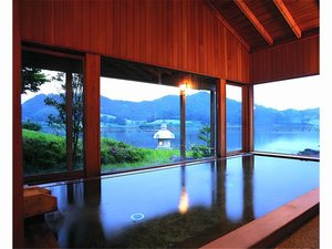 天然温泉100%の大浴場