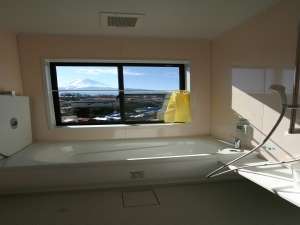 風呂から富士山が一望できます。