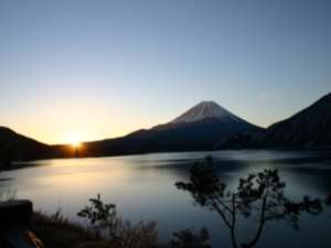 1月〜3月限定本栖湖のダイヤモンド富士のポイント