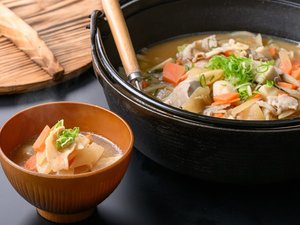 【朝食】三重県産豚肉の豚汁
