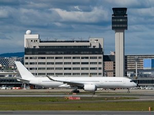 ◆主要交通機関|大阪国際空港(公共交通機関で約46分)