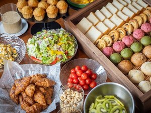 ◆朝食|選べるメインはオムレツ・スクランブルエッグ・サーモンムニエルの3種類をご用意