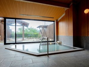 *【大浴場/内湯】アルカリ単純硫黄泉ならではのなめらかな湯が、日々の疲れを優しく癒やします